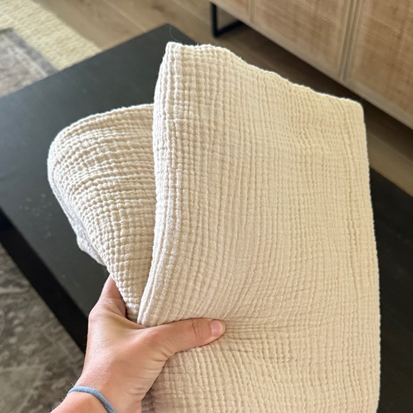 Set of Four Muslin blankets - Picture 3 of 4